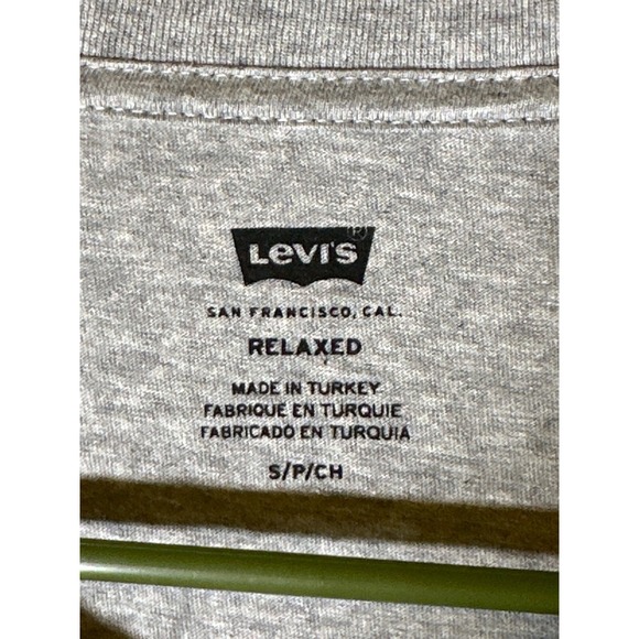 Levi's Men's Relaxed Fit Graphic T-shirt, Heather Gray, Size S, NWT - Picture 4 of 5